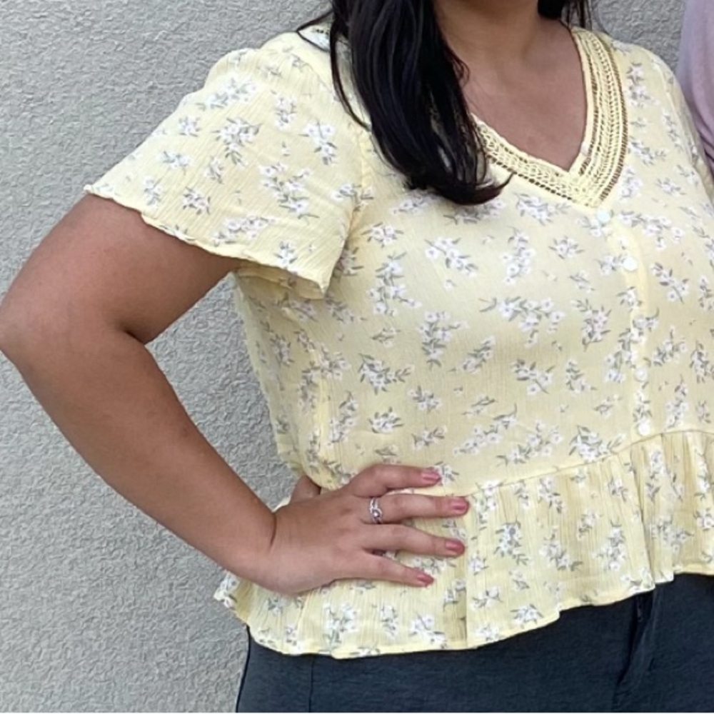 Yellow Flutter Sleeve Peplum Blouse Lace Trim • Size M